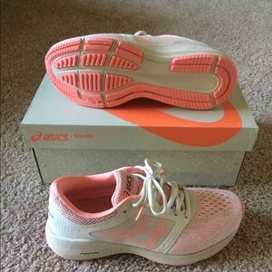 Asics Women’s Roadhawk Running shoes size 7.5
